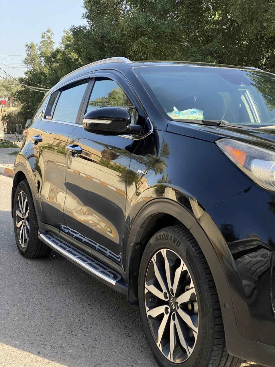 السلام عليكم للبيع سبورتج 2017 وارد امريكي فول مواصفات للاخير 1/1 رقم مثنى مشروع وطني ب اسمي تحويل ثاني يوم السيارة جديدة مناقصهة اي شي تخم تاير صدر باتري كلة جديد 

- سعر السيارة : 145 و بيهة مجال بسيط جداً حك الجية ما اكطع سعر بالتلفون ⚠️

المواصفات : 
- بنوراما 
- بصمة تشغيل 
- دخول ذكي
- انارة ترحيب 
- بصمة ابواب 
- سستم صوت هارمن كاردن harmman / kardon
- كشنات كهرباء 
- كشنات تدفئة تبرد 
- تدفئة سترين 
- تحديد مسار
- مثبت سرعة 
- رادارات 5 
- حساسات امامي خلفي 
- صندوق كهرباء 
- انضمة قيادة 
- نضام نزول منحدرات 
- قطعتين تبريد 
- مانع انزلاق 
- اريل نفگيشن 
- شاشة 
- كامرة دوارة 
و هواي بيهة مواصفات السيارة مناقصهة اي شي تريد تحويل او وكالة بنفس اليوم و رجائاً لا تقارن السيارة بسيارة فارغة مابيها مواصفات السيارة فول للاخير اعلى مواصفات بالسبورتج

- رقم الهاتف : *********** 📞

- الحادث : السيارة حافة الغد طخة بسيطة و حافة البنيد و جاملغ و باب السايق صور السونار و صور حادث امريكا عندي 

- مكان السيارة : بغداد / المحمودية - حي الموظفين📍
