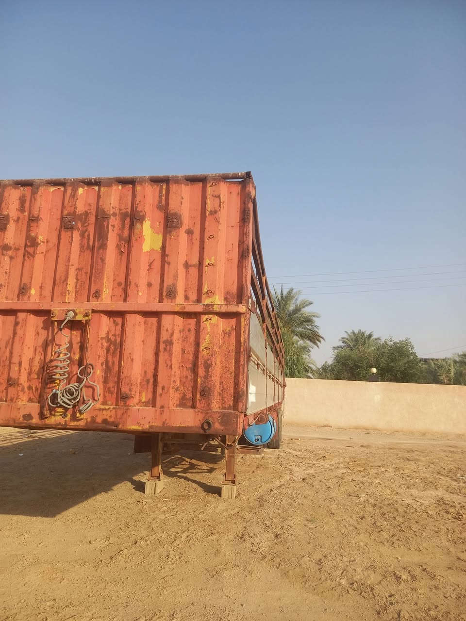 عربانه للبيع اوربيه محدده طول ١٣ و٦٠ ثلاث محاور دناكير ١٤ مربع الارضيه مفروشه بليت ابو ٣ السعر ٥٥ ورقه مكانه الرمادي للاستفسار الاتصال ***********  :  ***********
