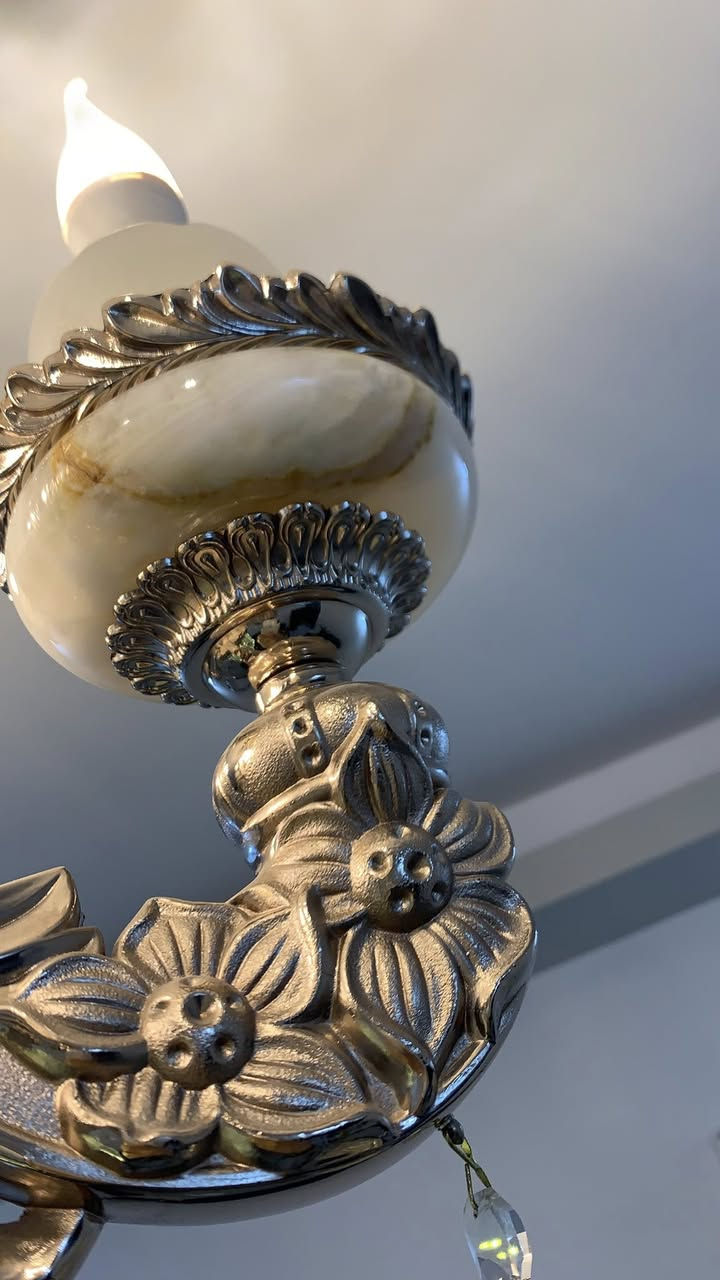 لعشاق الثريا  ثريا ملكي نحاس سداسي كل ذراع يحمل طبقتين من المرمر الطبيعي مع الاناره وزن ثقيل 
الثريا من الطراز المغربي  السعر خاص


**إذا كنت صاحب هذا الإعلان وتريد حذفه لأي سبب، رجاءا أرسل رسالة إلى الدعم الفني**