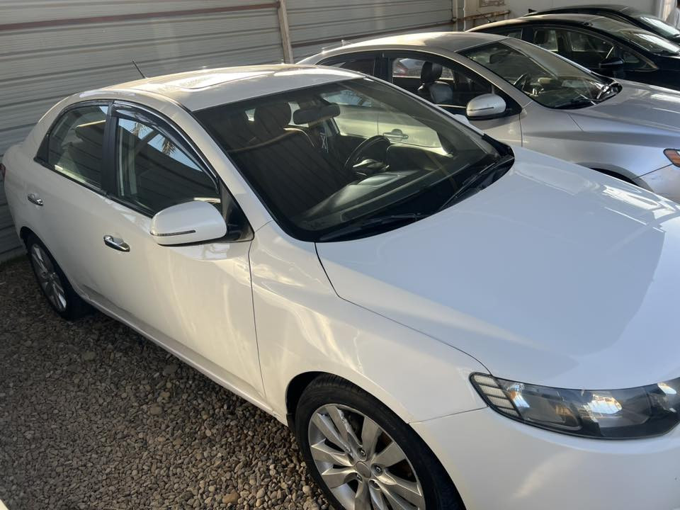 سياره سيراتو موديل 2011بيها قطعتين جاملغ ونص الباب الخلفي صبغ سياره رقم اربيل السياره  بأسم شركه ضمان التحويل مبلغ تحويل الشركه عليه فقط السعر 90 ورقه مكاني ديالى جديد الشط للاستفسار ***********
