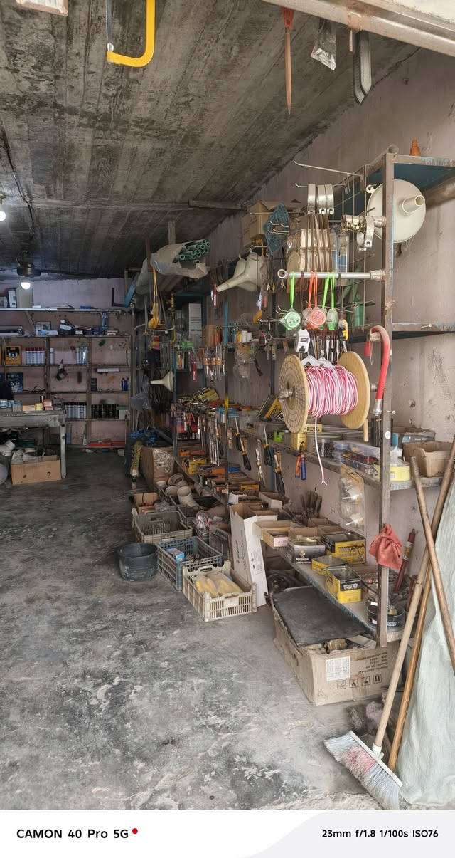 محل انشائية للبيع ايجار المحل ١٠٠ /*********** المكان واحد حزيران
