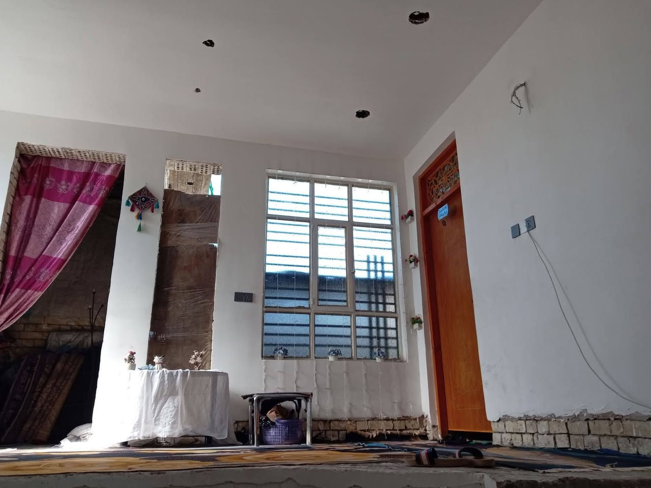 سلام عليكم ورحمة الله وبركاته للبيع 165م واجه 7ونص
الموقع حي طارق القديم رابع فرع الطابق الارضي كامل ستقبال مطبخ صاله غرفه منور حمام داخلي وخارجي الطابق الثاني سويت كامل
غرفه صاله حمام منور داخل الغرفه
للسفتسار الرقم ***********
