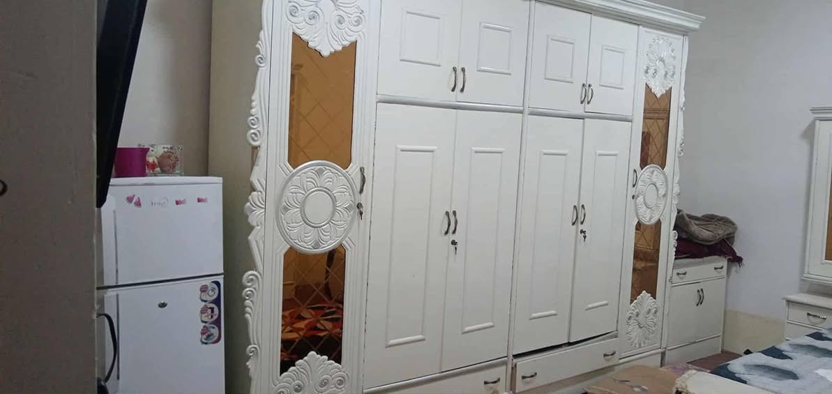 السلام عليكم غرفه للبيع سعر ٩٠٠ وبيها مجال مكان كربلاء ***********
