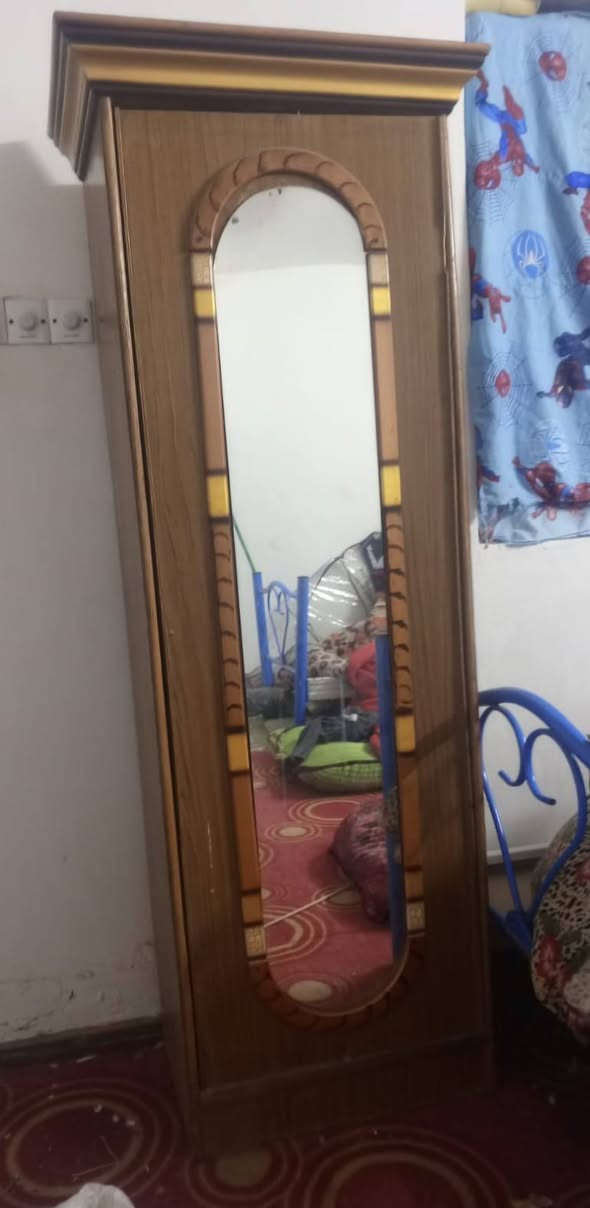 السلام عليكم تخم مرتب مابي اي ضرر  خمس قطع ثنين كبار و ثنين صغار و وحده وسط سعره ٣٠٠ وبي محال للشراي و غرفه اخشاب كامله سعرها ٥٠٠ و بيها مجال مكاني كوت الشهداء اي استفسار خاص او على الرقم ***********
