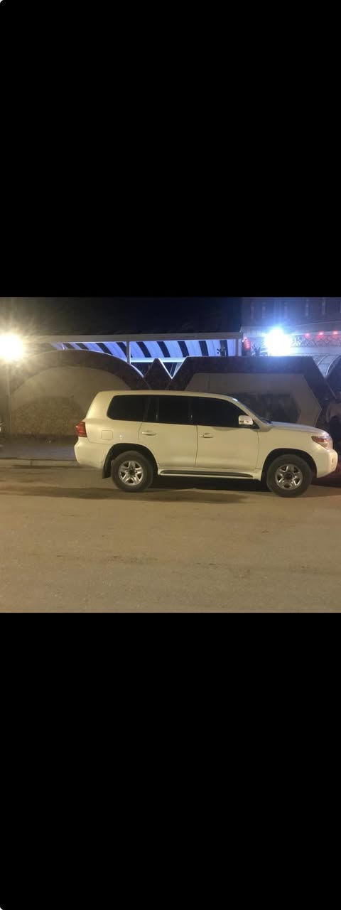 السلام وعليكم
ادوات ادوات ادوات 
للبيع لاندكروز جكسارة مصفح بلاد السيارة موديل ١٣ كير مكينة حدادة تبريد تايرات كلة جديد ومكفول السيارة حلوى وجاهزة مكفولة عشاير وسرقة المكان بصرة فقط بيع بدون مراوس ***********
