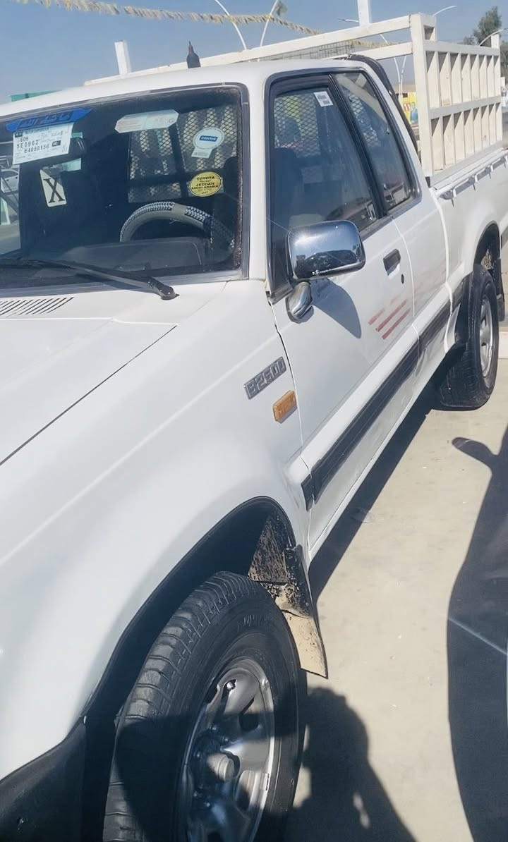 سياره للبيع مازدا  فور ويل فول مواصفات سياره حلوه
عل وضع الشركه قطره صبغ مابيها
محرك درجه اولي.  كير اكسل درجه اولي
التىواصل عل رقم***********
