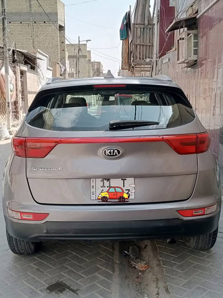 السلام  عليكم
للبيع او مراوس باحدث 
سبورتج وارد امريكي 2017حادث بس جاملغ وراجع نفسه والسياره ليبل واحد بيه صبغ بس بل جاملغ والباب مال السايق توحيد لون كير ومكينه مكفوله ماشيه 55 شاشه كبير كامره 
السعر: 150 
العنوان: بغداد مدينه الصدر 
رقم:***********
