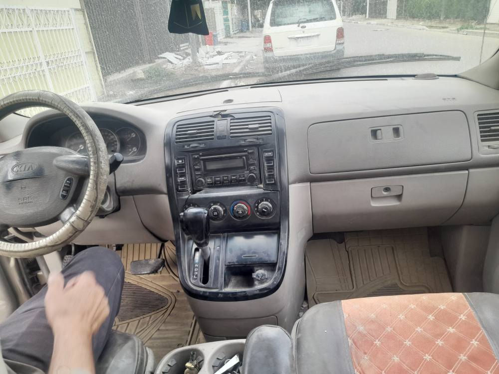 السلام عليكم كيا سيدونا موديل ٢٠٠٥  ٧ راكب صبغ عام اثر جراد محركها لبلادي بدايه كازكيت فقاعه بالراديتر الدهن مخابط وشغاله الكير نظيف تخم تاير حداديه جاهزه مشروع وطني سنويه لغاية ٢٧ .مكلف النشر بغداد الغزالية***********/***********سعر٤٧ بغداد, العراق
