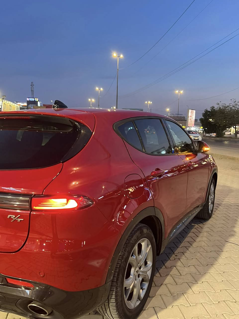 ‏dodge hornet RT دوج هورنيت
السعر 145 ورقة وبيها محال بسيط

الحادث كصه البنيد فقط ومصلح نفسه والباقي كفاله 
الموديل : 2024

المحرك : 4سلندر 1300تيربو +هايبرد بلكن 

المواصفات

شاشة حجم كبير

کار بلاي

كشنات جلد +مخمل + كهرباء + ذاكرة

تدفئة  بالكشنات

تدفئة بالستيرن

شفتات تحكم بالستيرن تبريد قطعتين امامي + خلفي 
المري الجانبيه تدفئة و اشارة ورادار

رادار امامي + جانبي

حساسات خلفية

كامرة خلفية دواره 

رادارات امامية + جانبيه

قيادة ذاتية

مانع تصادم

تحديد مسار

رقم فحص تترقم اي محافضه مجاني 

السياره دخول جديد اي نقص مابيه 

اي استفسار ***********
