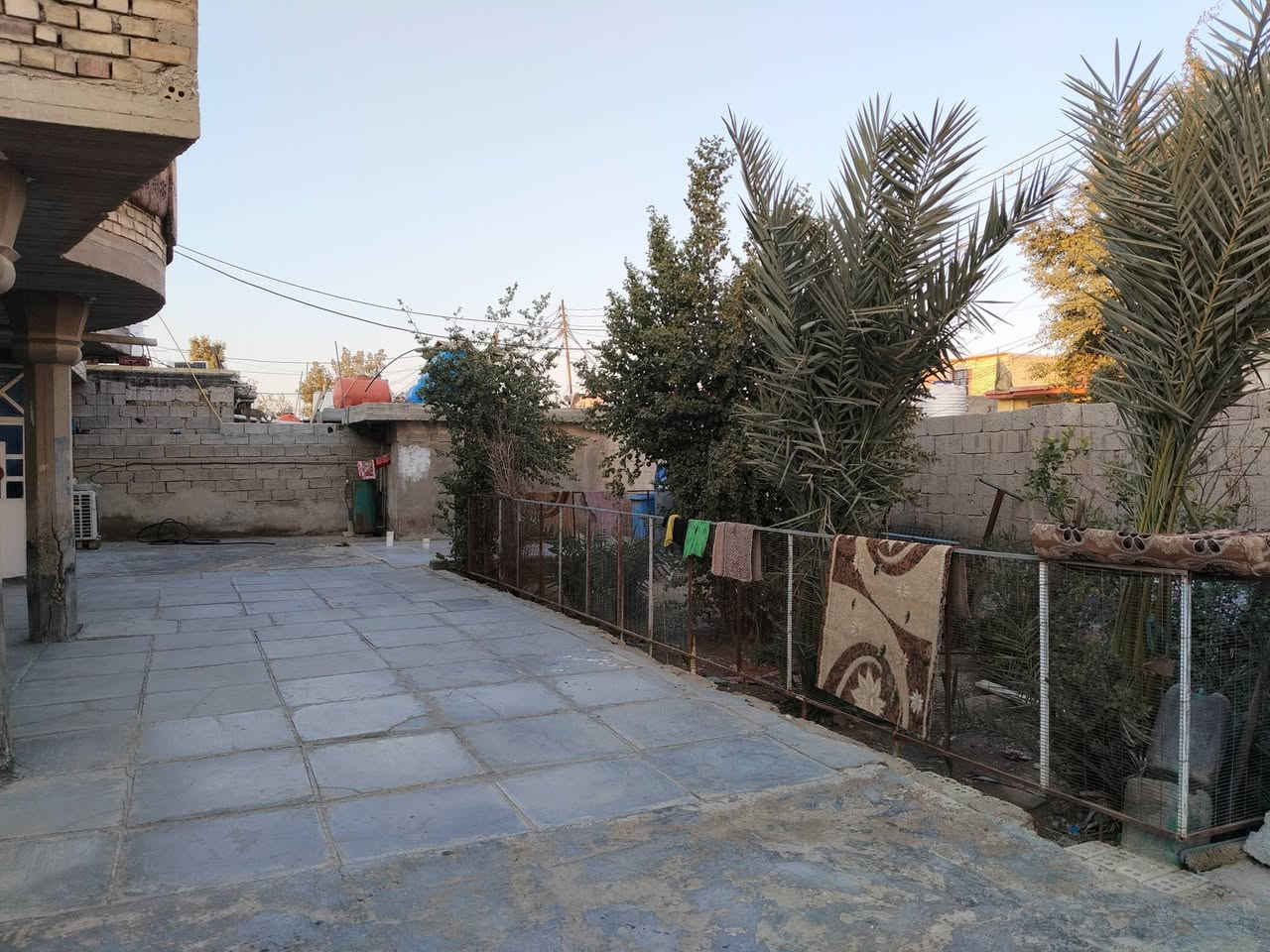 السلام عليكم تلاث بيوت للبيع مساحه 700 متر/تفاصيل أكثر والسعر لاتصال ع رقم *********** مكان دوام  بين شارع عشرين وشارع الثلاجات 👈🏻ملاحضه ينباعن سوه👉🏻
