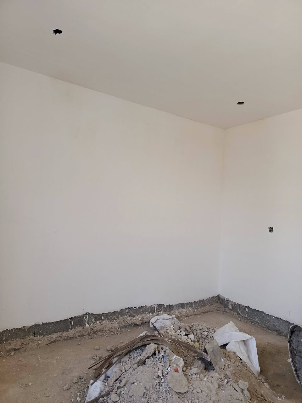 السلام عليكم خلفة متفرغ لبخ/ سمنت _جص_بورك_نثر
***********...بي واتساب
