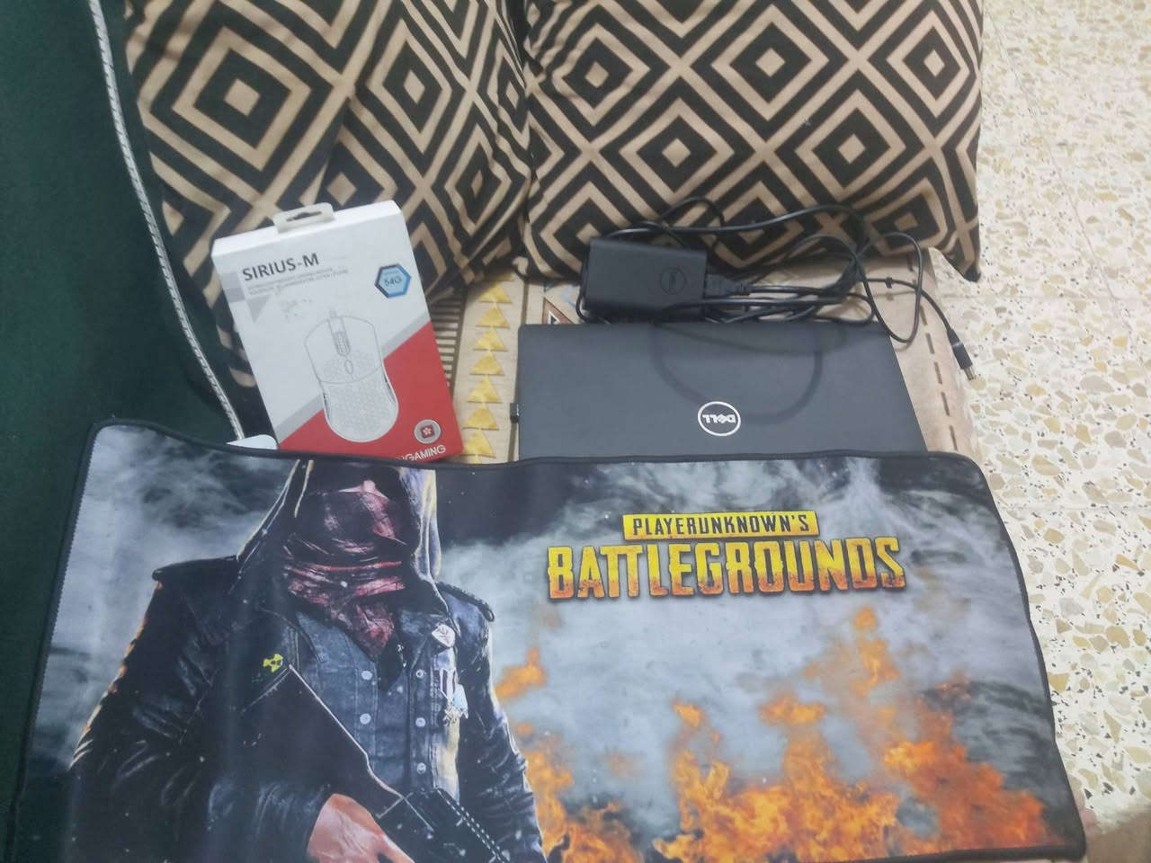 للبيع لابتوب Dell
مواصفات قوية ومناسب للطلاب، العمل، والألعاب 

المعالج: Intel Core i7 – الجيل السابع

التخزين: 512GB SSD (سرعة عالية)

الرام: 16GB DDR4 (ممتازة للبرامج الثقيلة والألعاب)

كرت الشاشة: Intel HD 640

الشاشة: 14.5 إنج (مناسبة للحجم والحمل)

الألعاب: يشغل ببجي على 120 فريم ثابت 

الملحقات: وياه الشاحنة الأصلية + ماوس باد + ماوس كيمنك

اللابتوب اخذته من شركة لوك جديد صار علية ب615

 اللابتوب نظيف وجاهز للاستخدام،
السعر 350 الف قابل للنقاش للجاد فقط.

 للتواصل:***********....................مكاني الزعفرانية بغداد
