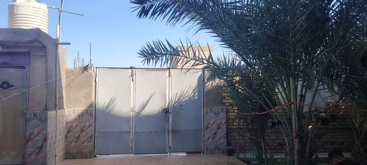 *بيت طابو للبيع
*يتكون البيت من طابقين 

*المكان ناحية الفضليه شارع المحطه 

*المساحه 312 م البيت ركن 

*يتكون الطابق الاول من غرفتين 4×5 م و صاله 9×4م و ديوانيه 10×4 م و هول 5×6 م  و استقبال و ترك و منور 

*و يتكون الطابق الثاني من غرفتين و بنفس المساحه و صاله و مطبخ و صحيات و ساحه 9×4م الاستفسار الاتصال على ***********
