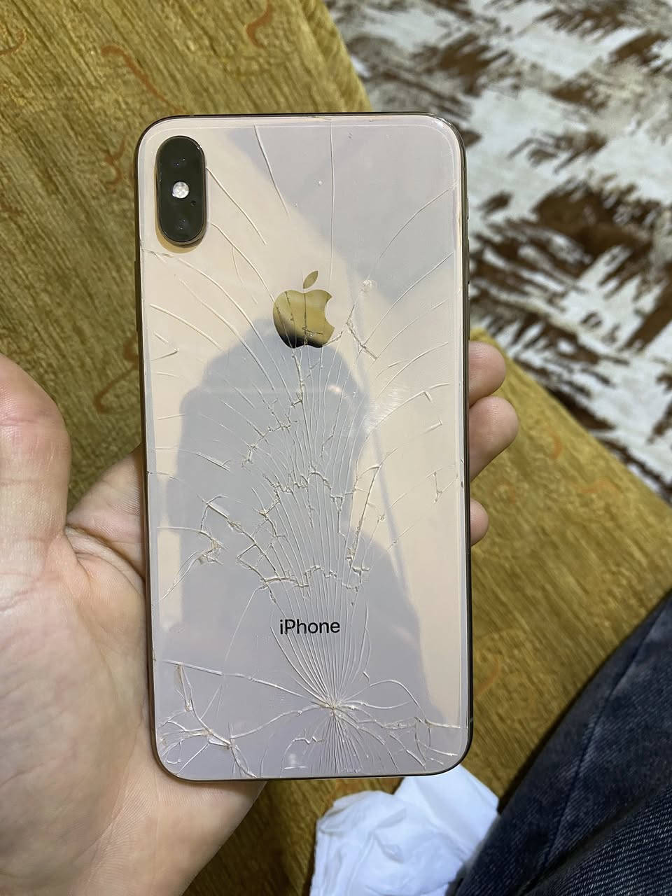 سلام عليكم آيفون اكس ماكس مكفول من كلشي
فقط مكسور الشاشة كسر بسيط

ضهر 
الذاكر 256
البطارية ٧٢
ما مبدل ولا حرف في 
السعر 175بي مجال 

الرقم. ***********

