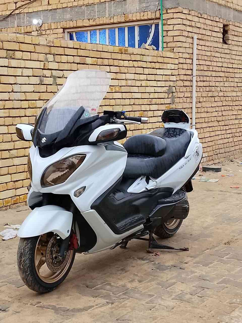 السلام عليكم
اسكاي ويف 650 
حديث مديل 2017
مواصفات فول 
تدفئه كشن و يدات
و نضام الكيو تقليل صرف البانزين 
المرايات كهربائيه 
الجامه كهربائيه 
وكهربائيات كله شغاله 
مكفول الكير ول محرك 
المكان السماوه -- رميثه 
السعر خاص 
التواصل ***********
ول خاص مفتوح
