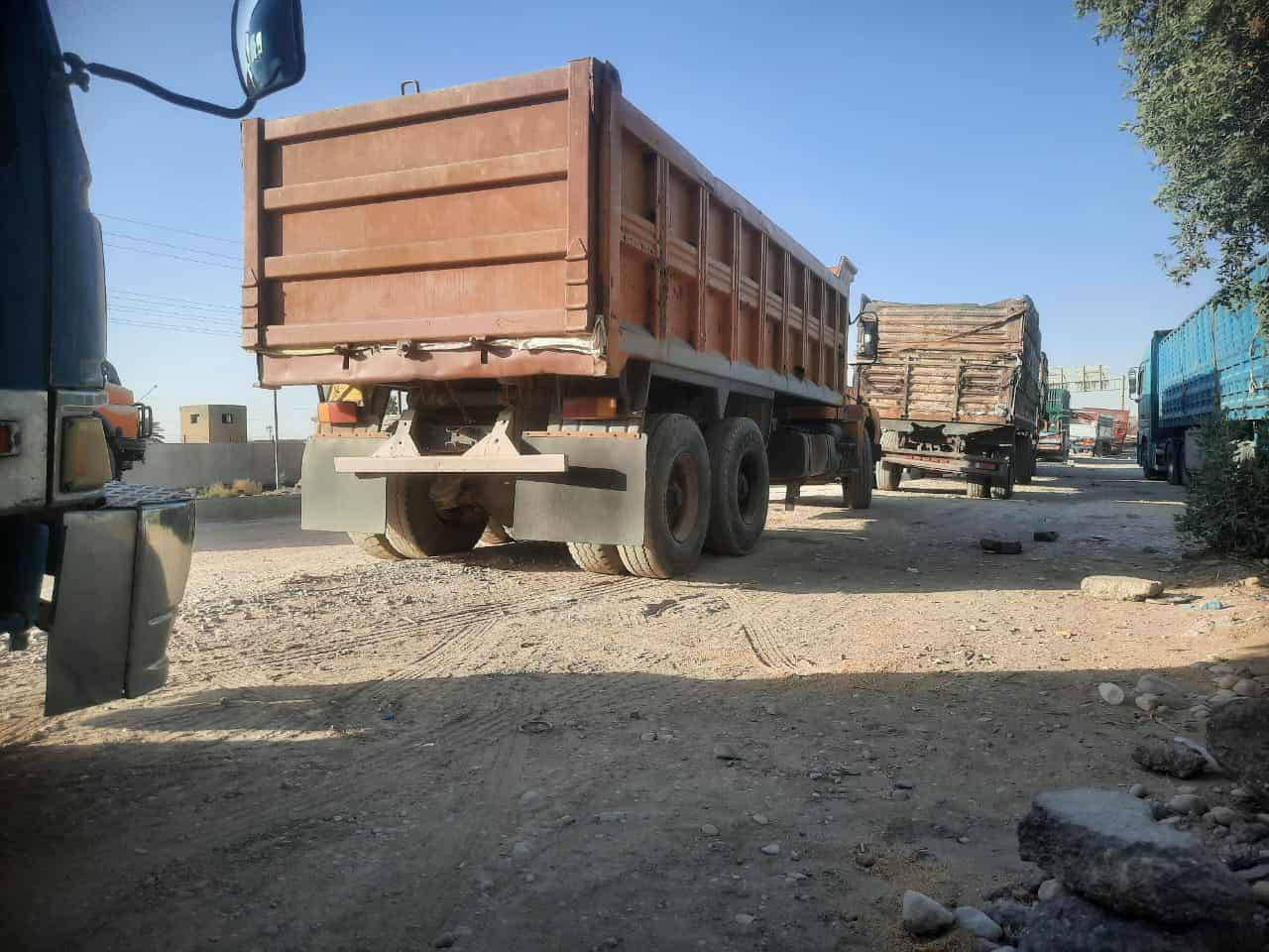 فالفو موديل ٨٢ رقم بصره محرك كير ومجموعه وحداديه شاصي مكفولات بدي علم سعر 14 مليون وبيه مجال الشراي يتصل ***********
