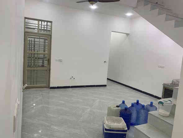 دار للبيع مساحة ٣٠٠ متر (بناء ٢٠٠ متر +حديقة ١٠٠ متر)مشتملين
بناء طابقين مسلح متكون ٦ غرف نوم + استقبال عدد ٢+ حمامات عدد ٥ مطبخ عدد ٢ صالة عدد ٢ يصلح بناء ١٠٠ لكل وحدها  كامل المواصفات بناء جديد الخلفة هسه طلع منه خدمات كاملة من ماء وكهرباء ومدارس
جنس العقار زراعي
منطقة فلكة سلمان باك حي جابر الانصاري قريب كلش علئ شارع العام 
للاستفسار اتصل ***********
