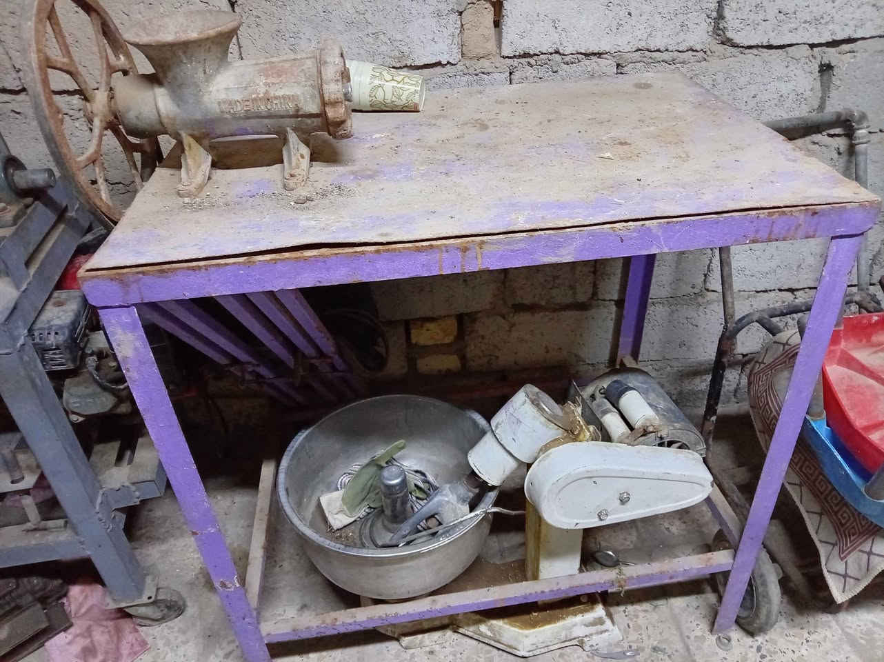 ‎مثرامه كبيره حجم ٣٥ واحواض عصائر عدد ٤ 
***********‎ Singapore
