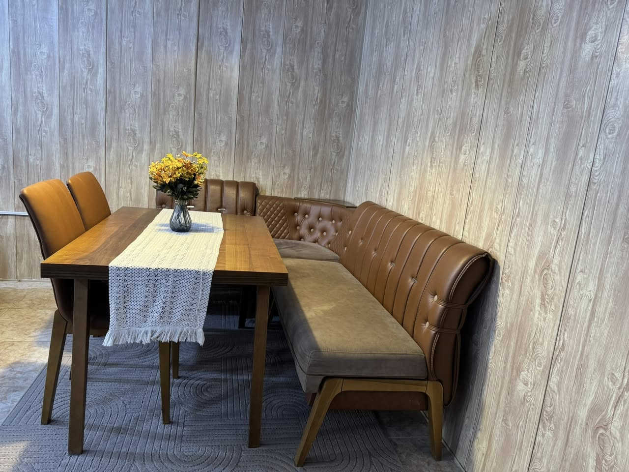 السلام عليكم
ميز طعام زاوية للبيع 

الاستفسار ع هذا الرقم 

موجود بي واتساب هم ***********
