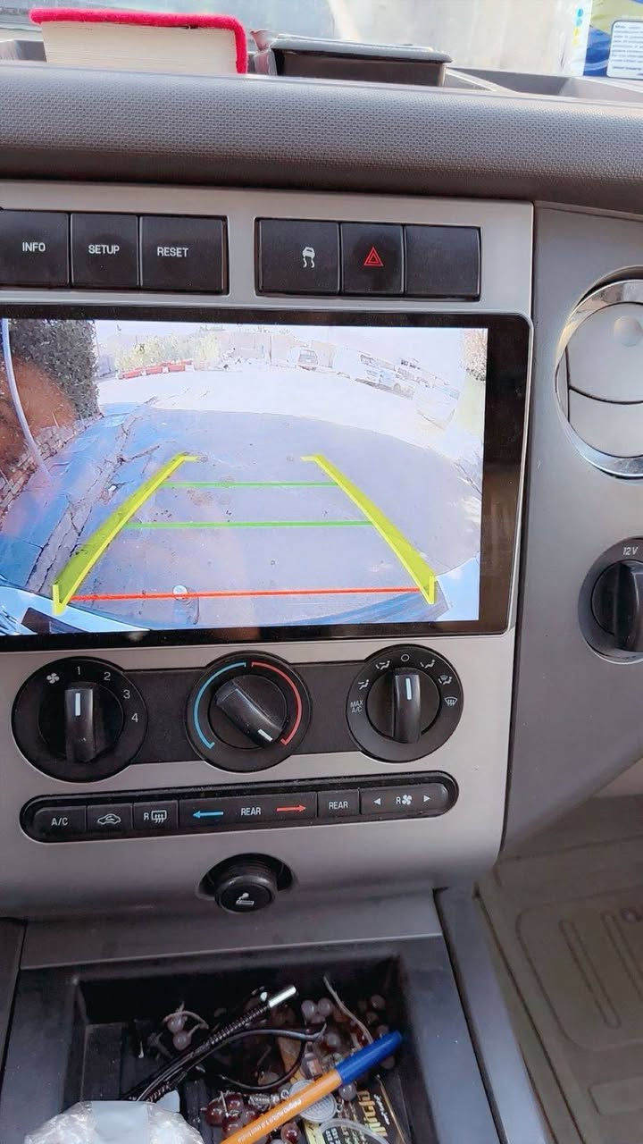 السلام عليكم سيارة فورد اكسبدشن  بدي طويل موديل 11 خليجي وكالة نيفا تو ويل المرغوب سيارة عالية وفخامة عائلية Vip تدفئة تبريد مركزي شاشة حجم كبير مع تشغيل جميع البرامج ابسمي السنوية مكانه بغداد قرب نادي الزوراء الرياضي رقم الهاتف *********** السعر 140$ وبيه مجال ان شاءالله كير ومحرك مكفول
