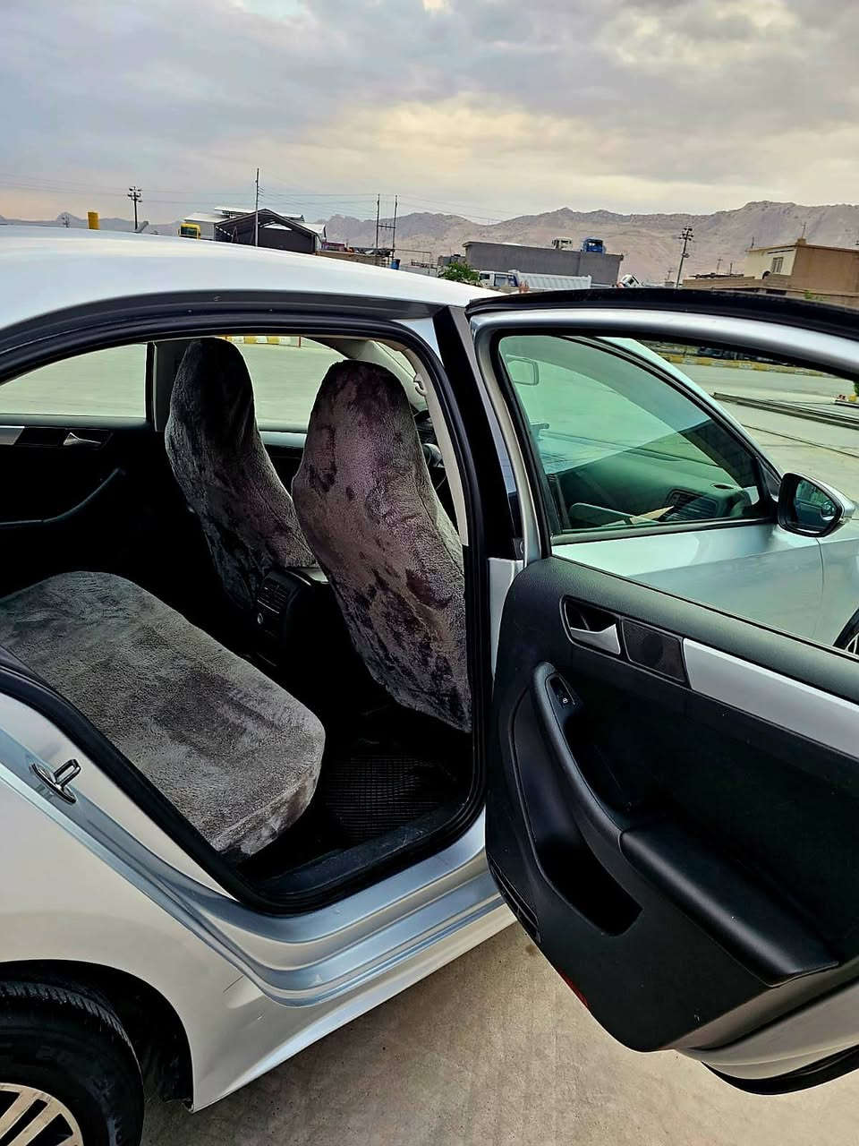 بەناوی خوا
    تکایە هەمووزانیارییەکانم نوسیوە بێ کەم وکوڕی
 ***********_***********ڤایبەر واتسئاپ ڤۆڵکس واگن جیتا بۆفرۆشتن مەکینە2.0مۆدیل2014 
 دووپارچەوپەڵەیەك بەس پەمپە بێ ناگرتن وبێ لێدران وبێ ئێرباک زۆرجوان وپاك ماوەتەوە
115هەزارڕۆیشتووەسەنەوی تازەیە  (شار..سلێمانی) 
بۆنرخ نامە بنێرە یان تەلەفۆن لەخزمەتام السليمانية, العراق
