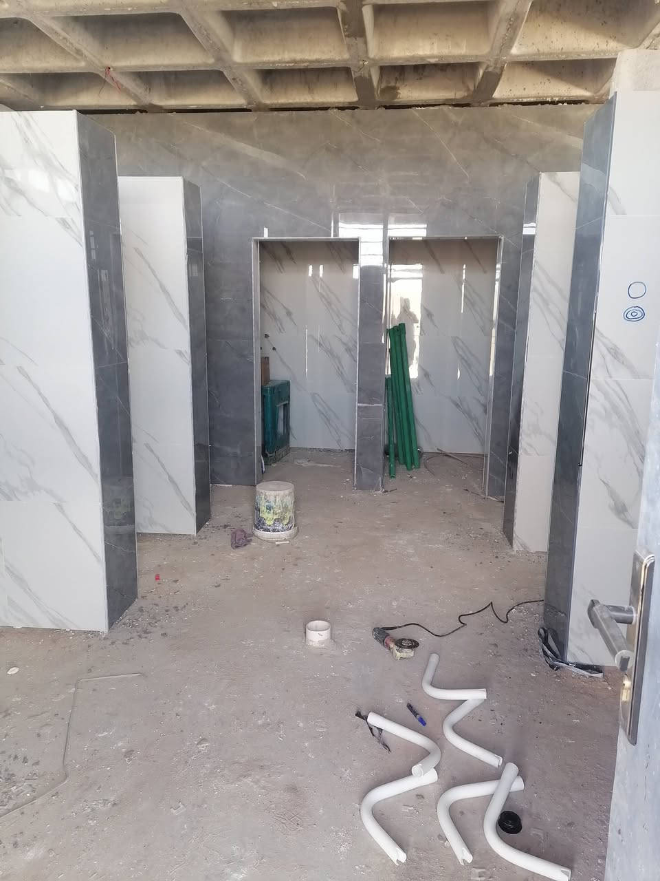 خلفة سيراميك متفرغ حالين عمل نجف فقط
***********
