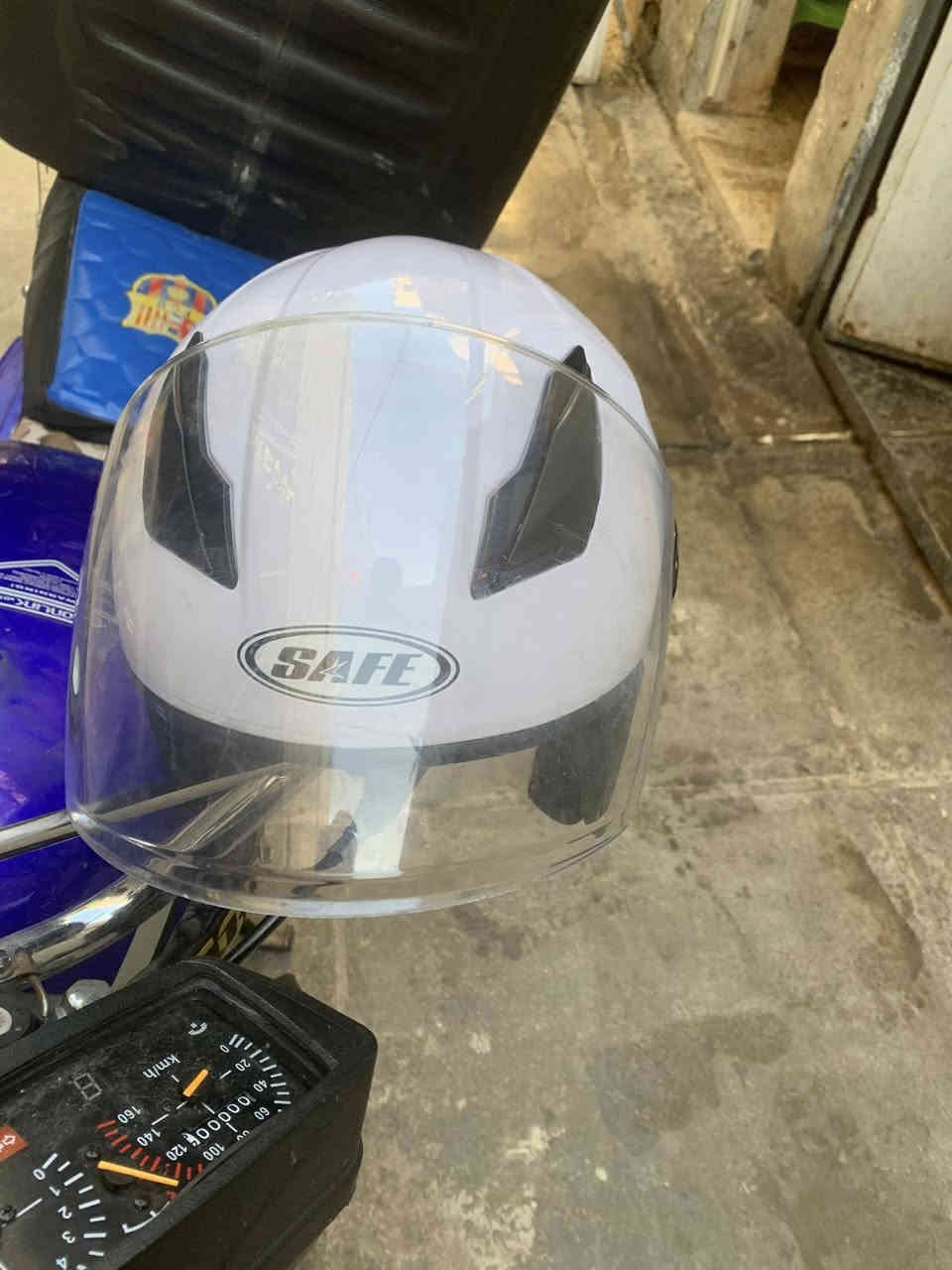 سلام عليكم دراجه سيفان خمسه كير مديل 22 الدراجه خير من الله بيهه درع و بيهه صندوق و سستم  وياهه خوذه و الدراجه خير من الله كبل الشارع البيع المكان بغداد المدينه السعر 550 و بيهه مجال الطيبين اني محتاج و ريد البيع *********** موجود واتساب و رصيد
