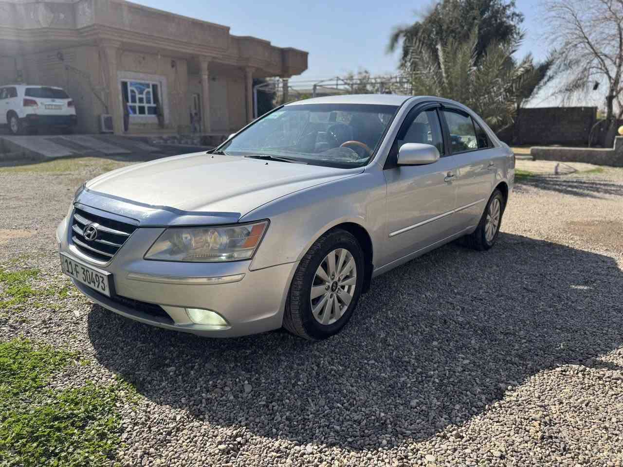 السلام عليكم
سوناتا امريكي موديل 2009 رقم بغداد دولي بأسمي رقم وهزه وسنويه جدد السيارة بيها قبق صندوق مبدل بأصلي بدون صبغ فقط 
محرك 2400 دوش المرغوب تبريد دفئه كله شغال كير محرك بشرط صدر تواير كله جديد السيارة نضيفه وما تحتاج اي مصرف
السعر 123 وبيها مجال 
للاستفسار اتصل 
***********
***********
