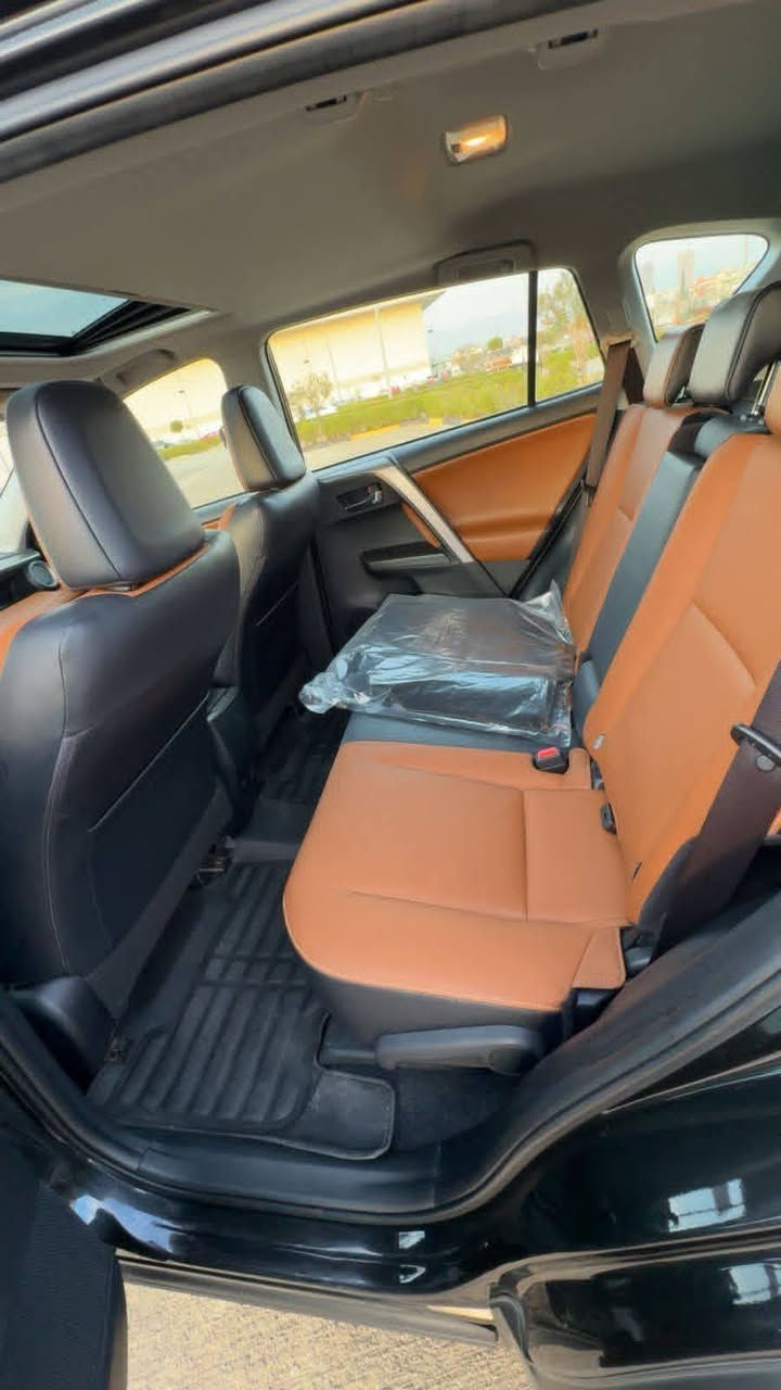 تويوتا رافور خليجي 2018
شركة ساس مواصفات VXRكفالةعامة من الصبغ والتعديل ماشية 36000كم علی وضع الشركة ,السعر230ورقة ومجال.
سنوية جديدة حتی2030
رقم الموبايل***********
