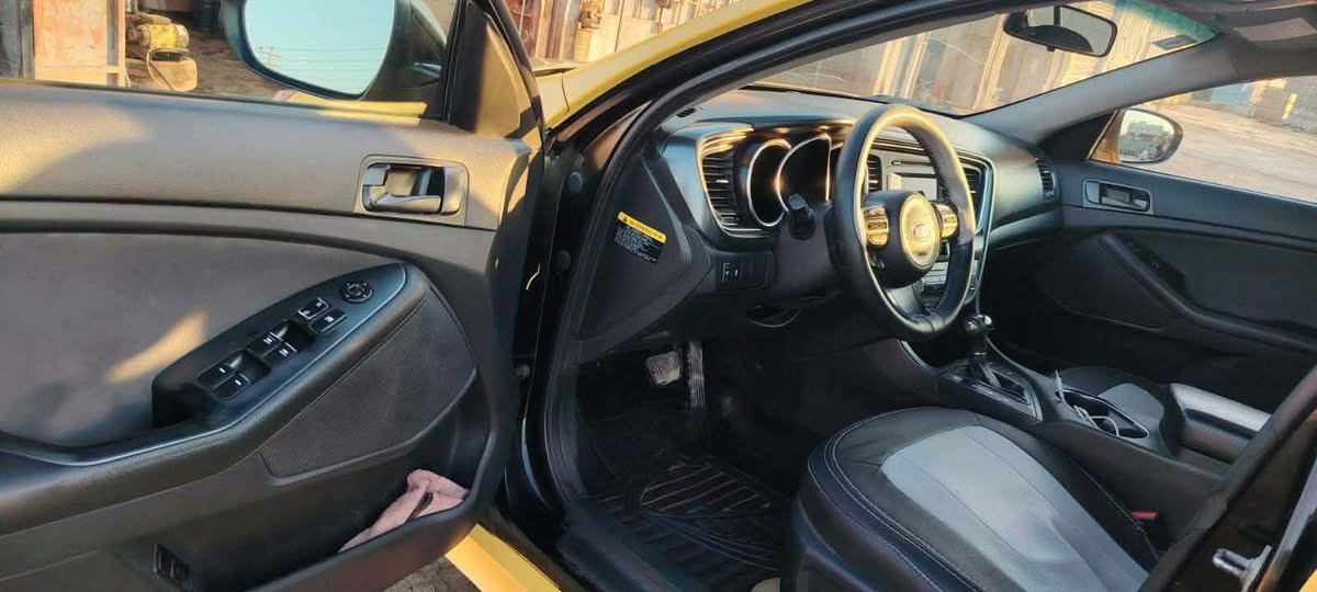 السلام عليكم اوبتما امريكي وارد كندي موديل ٢٠١٤ محرك ٢٤٠٠ جي دي اي رقم ديالى بأسمي تحويل مباشر حادثه باب الصدر تبديل بدون دواخل تخم تاير جديد حداديه جديده السعر ١٢٠ وبيهه مجال بسيط مكان السياره كوت مركز الاتصال ***********
