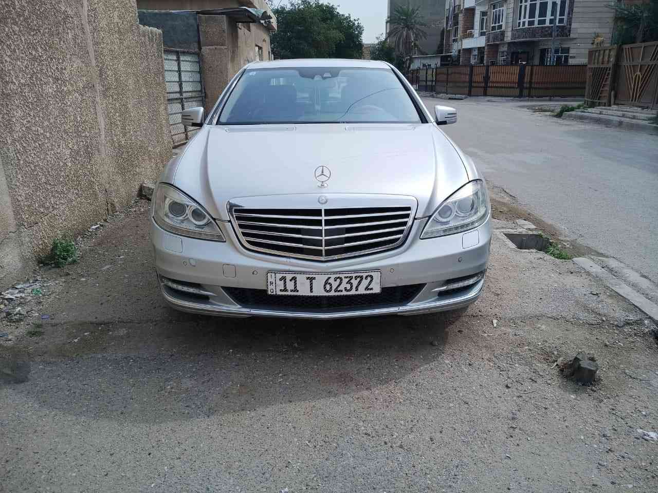 السلام عليكم. مارسدس اس ٣٥٠ موديل٢٠٠٩ بدون صبغ فقط دعاميات فول الفول وارد الماني السعر٢٠٠٠٠$ للاستفسار ***********
