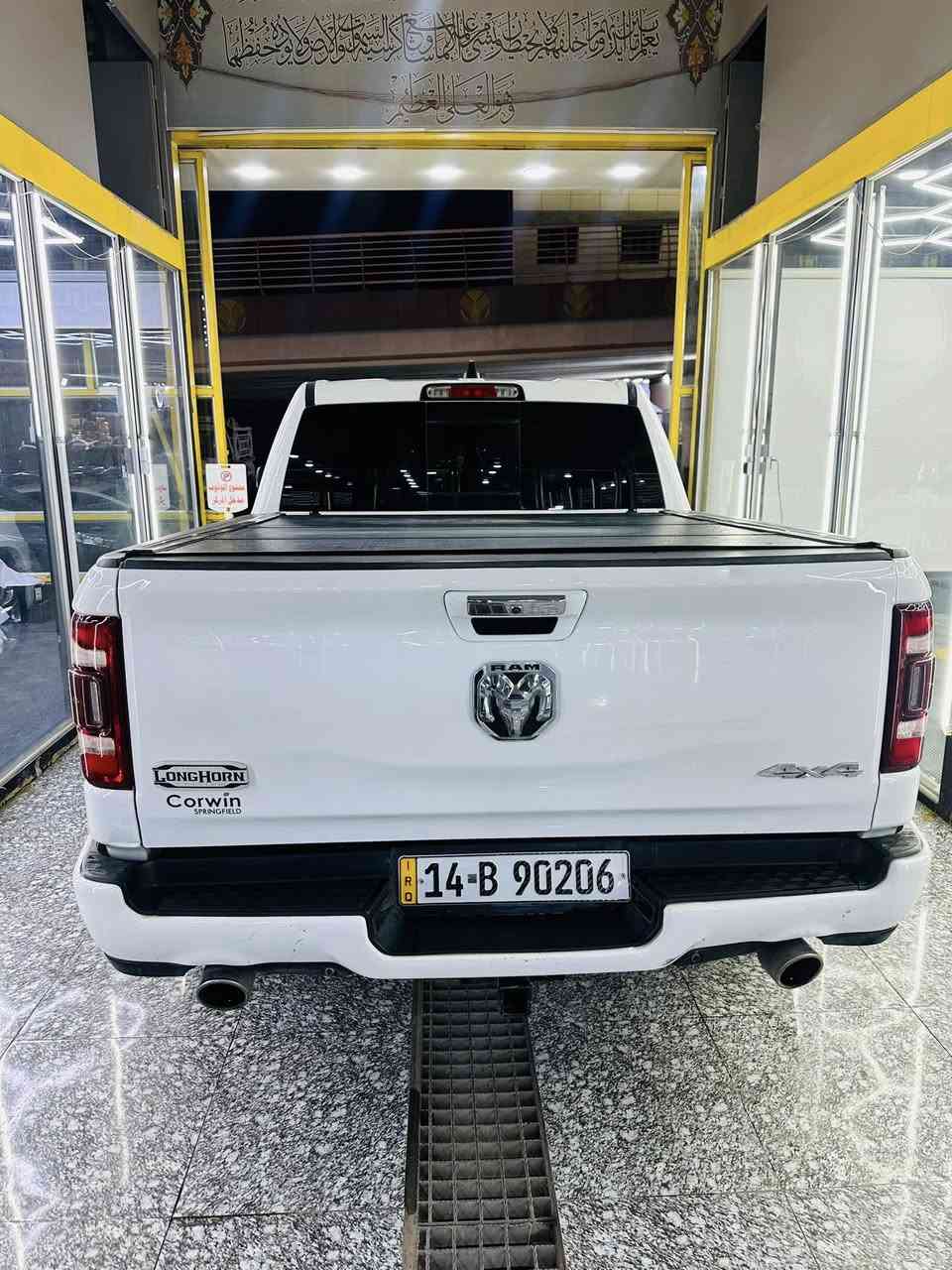 رام 1500 لمتد لونك هورن (وارد امريكي)
موديل 2022
محرك V8 5.7L HIMI
العداد: 127000KM
البدي مكفول من الصبغ ماعدا مقدمه البنيد كارت.

المواصفات :
* دفع رباعيx4. 
* رادار تفاعلي مع مانع تصادم. 
* نقطة عمياء. 
* تحذير الخروج عن المسار.
كامره خلفيه.
* لوحة القیادة دیجیتال.
* شاشة عرض لوحة القيادة على الزجاج الأمامي. 
* لمسات داخليه من الخشب.).
* دوسات جانبية.
* المصابيح الأمامية زنون.
* كشافات الضباب زنون. 
* المصابيح الأمامية والمصابيح الخلفية LED. 
* دخول ذكي (بصمة). 
* تشغيل عن بعد.
* مقاعد من الجلد الفاخر. 
* المقاعد كهربائية مع ميموري.
* المقاعد الأمامية تبريد وتدفئة. 
* المقاعد الخلفية تبريد وتدفئة. 
* شاشة كبيرة.
* نظام ملاحة نفكيشن GPS.
حساسات امامية وخلفية..
* مانع تصادم امامي. 
* مكيف خلفي.
*محدد سرعة.
* ويل كروم قياس 20 انج.
* نظام اطفاء وتشغيل اوتماتيكي.
* مرايا كهربائية جانبية من الكروم قابلة للطي كهربائيا.
* شاحن موبايل لاسلكي (واير ليس).
* الشباك الخلفي كهربائي. 
* باب الصندوق كهربائي.
* امكانية تعديل ارتفاع دواسات البنزين والبريك.
* هاند بريك كهربائي.
* حساسات امامية. 
* حساسات خلفية. 
* مرايا مع خاصية التعتيم الذاتي. 
* مساحات تخزين إضافية تحت المقاعد
گفر للبدي
حادثها فقط مشط ستيرن وتم تبديله وبارد بالجاملغ ومقدمه البنيد بارد وكارت تكدر تحصل صور الحادث من خلال رقم الشاصي  

التواصل مراسله علئ الواتساب فقط 
***********
