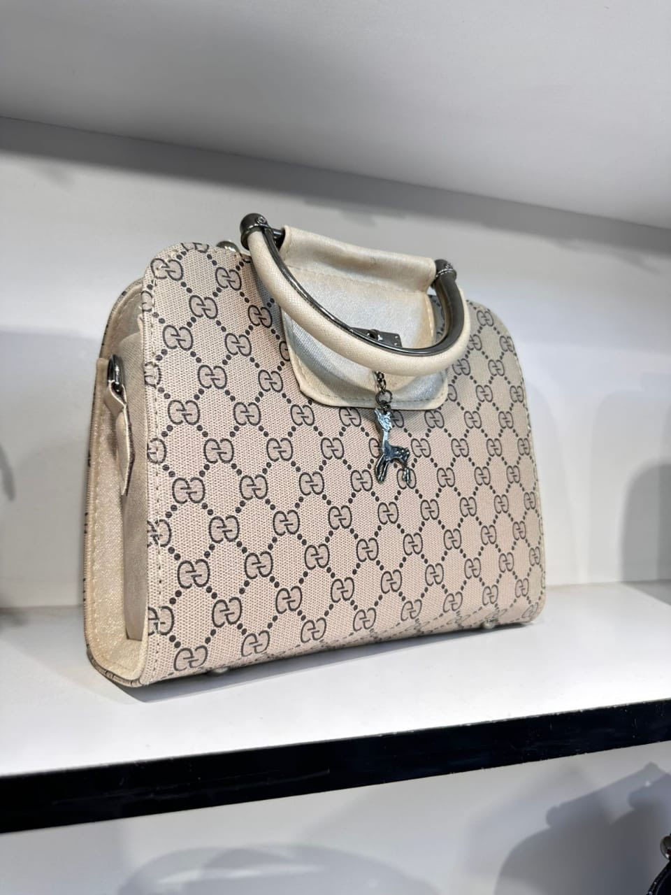 ✨ جنط نسائية أنيقة ✨
دلّعي نفسچ بحقيبة تكمل أناقتچ 👛
✔️ موديلات عصرية
✔️ ألوان حلوة تناسب كل الستايلات
✔️ عملية وخفيفة
✔️ جودة ممتازة
💰 سعر القطعة: 5000 دينار فقط 🔥 
📩 الطلب عبر الخاص او ع واتساب *********** 
الكمية محدودة… لا تفوتچ ✨
جنط نسائية تجنن 😍
💰 5000 دينار فقط
توصيل لكل المحافظات 🚚
اطلبي هسه 👛
#جنط #_نسائية
#5000_دينار
#تسوق_اونلاين
#موضة_العراق
#بغداد
