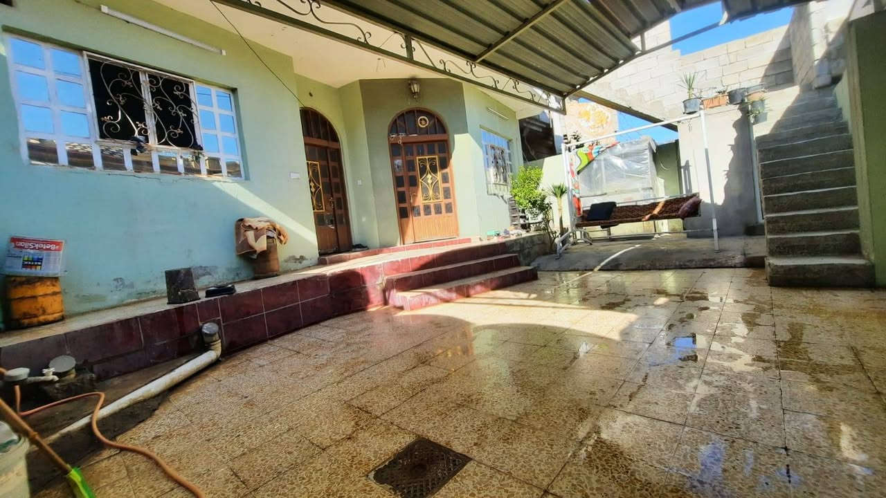 السلام عليكم بيت للبيع الموقع القبه جرف الملح يم مولده ثاني فرع قريب على شارع البيت مساحة 250م
طابقين يتكون الطابق الأول على 3 غرف نوم واحد سويت+استقبال +هول+مطبغ+صحيات خارجي وداخلي+ممر داخلي+ممر خارجي فر بي مخزن كبير/
الطابق الثاني هيكل معزول كامل يتكون من درج خارجي+غرفتين نوم كبار+هول +مطبغ+صحيات
للاستفسار الأتصال على أرقام التاليه 
***********
***********
