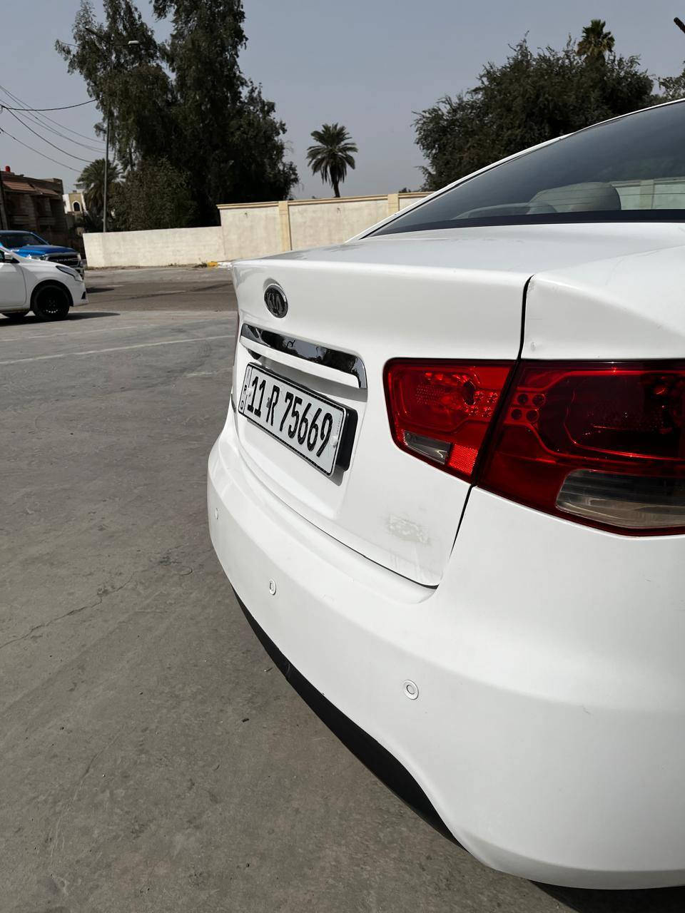 سلام عليكم
كيا سيراتو ٢٠١١ رقم بغداد بسمي تحويل مباشر 
سياره نضيفه وحلوه بيها رش بدون دواخل ابد 
وسونرها ويها 
مكاني بغداد 
كير مكينه كله نضيف 
السعر ٩٨$وبيها مجال حك الجيه 
رقم الموبايل ***********
