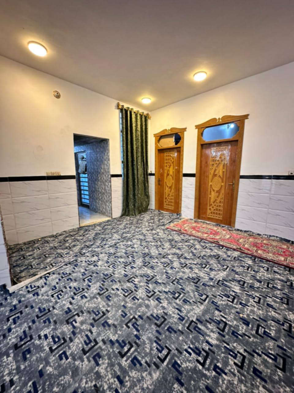 مكتب الفرات  للعقارات والمقاولات العامه السعر 75 وبي مجال
🏡 دار350  متر 🔺طابو زراعي سند 25

      ***********‬‏
-_______
                       📍 موقع الدار  👇🏻

                    #النجف - #مقابل_قرية لغدير - 

           

—————————————————————
☎️  ⚫️  ☎️ ☎️***********‬‏
—————————————————————

🏗  البناء حديث والشغل درجة اولى مالت جناي 

🔹طابوق جمهوري نهروان والبناء كلة 9 انج 

🔹 صب مركزي كونكريت مسلح

🔹 سيراميك للمطبخ والصحيات

🔹 جدران بورسلين 

والكثير من التفاصيل التي يطول ذكرها 

————————————
🔷   يحتوي الدار على   🔷
————————————

مجموع غرف النوم 2+ صاله + ستغبال + مطبخ +
 صحيات عدد 4
 منور عدد 2 
 عنوان لمكتب ثقافة عامود317 شارع صب
