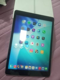 ايباد ٩ ٦٤ • بطارية ٨١ • مبدل فقط