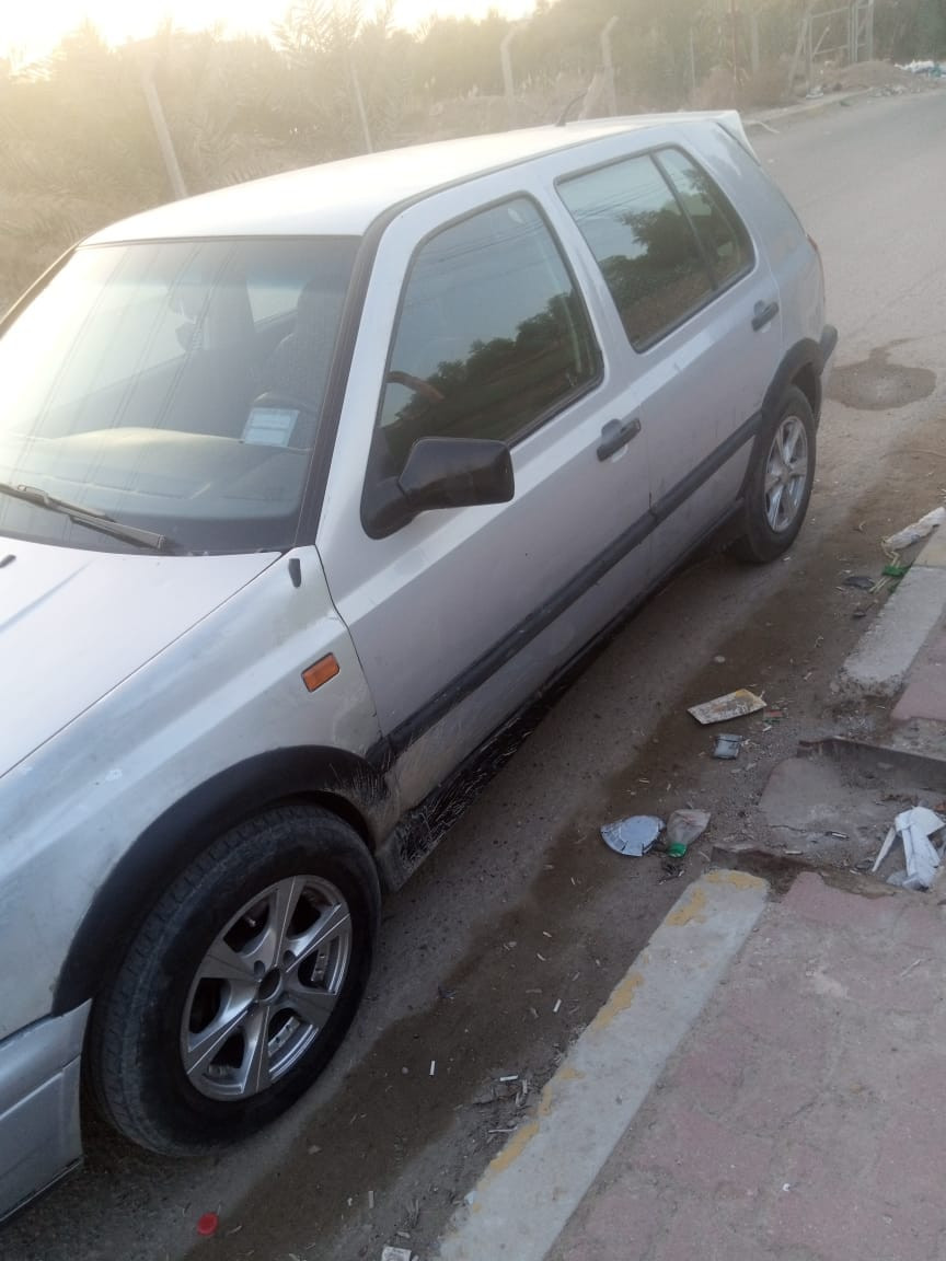 السلام عليكم سيارة كولف موديل 1994 محرك 2000 كير اوتوماتيك سيارة جاهزه بدون نواقص
سيارة ناعمه بيها فقط جراد بسيط
 السعر ٤٦ ورقه و بيها مجال
العنوان بغداد الجديدة
للأتصال *********** واتساب
