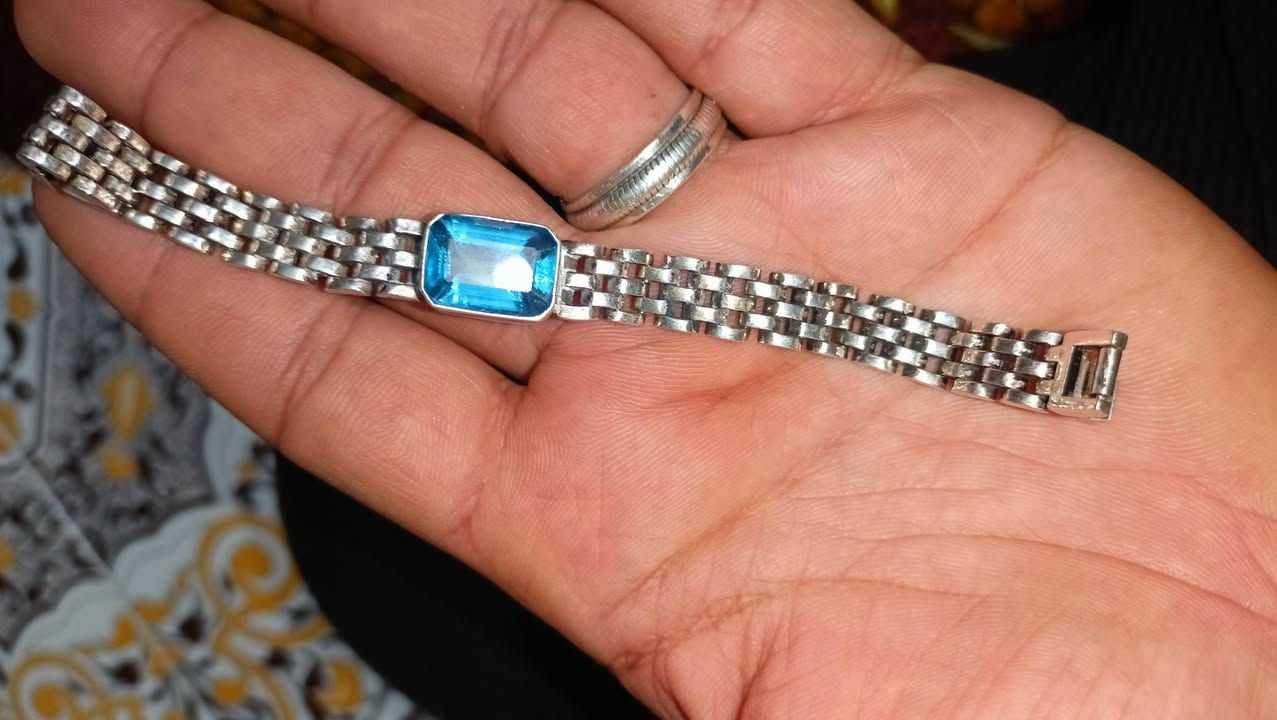 ساور فضه وزن 23 غرام مع الحجر سعر نهائي 92 الف سعر الغرام 4 الف


**إذا كنت صاحب هذا الإعلان وتريد حذفه لأي سبب، رجاءا أرسل رسالة إلى الدعم الفني**