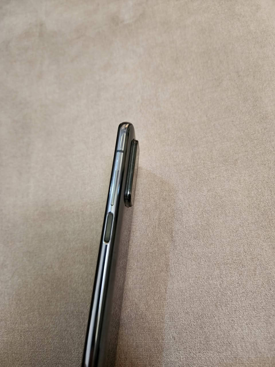 Xiaomi mi 10 t
144hz شاشة
Snapdargon 865 معالج
128gb مساحة
8gb رام
64mp كاميرا
Fingerprint بصمة جانبية مثل ما موضح بالصورة

جهاز رهيب للالعاب 
ملاحظة : بدون اغراض ، فقط الجهاز
السعر 400 الف وبيه مجال للطيبين
مكاني موصل حي البلديات
لا يوجد توصيل


**إذا كنت صاحب هذا الإعلان وتريد حذفه لأي سبب، رجاءا أرسل رسالة إلى الدعم الفني**