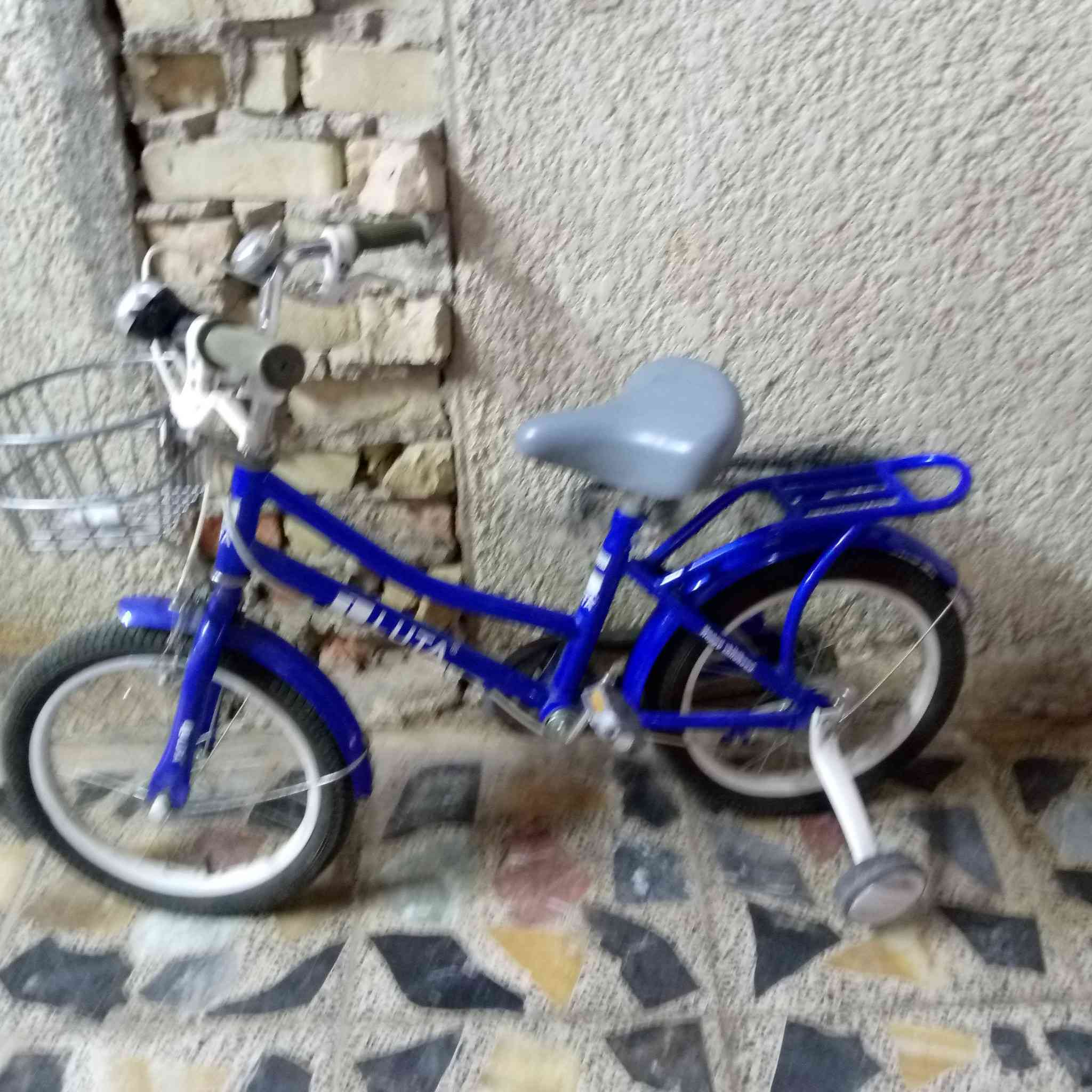 للبيع بايسكل بناتي حجم 16 مال عمر 7 سنوات استخدام اقل الشهر جديد سعره 85 الف واريد ابيعه 70  نوعه ياباني مو تجاري وبي مجال مكاني بغداد الحسينيه قرب جامع الامام الصادق ***********
