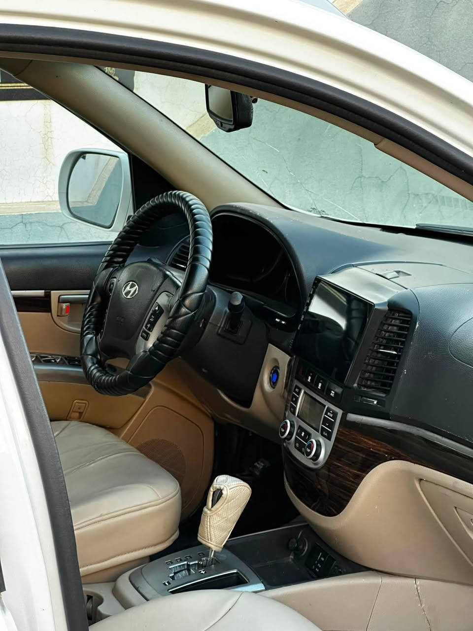 السلام عليكم
سنتافي 2011

تبديل باب السائق مع بعض

التكحيلات

المواصفات :

دفع رباعي4WD

بصمة

مكان شحن البصمة

ثلاجه داخليه 

حاملات اكواب خلفيه وسطيه

كشن كهرباء

دخول ذكي

مري شفط

فتحة سقف

شاشه

كشنات جلد

V6 3.5L محرك

السعر145 وبيها مجال 

المكان

النجف الاشرف

للتواصل:***********
