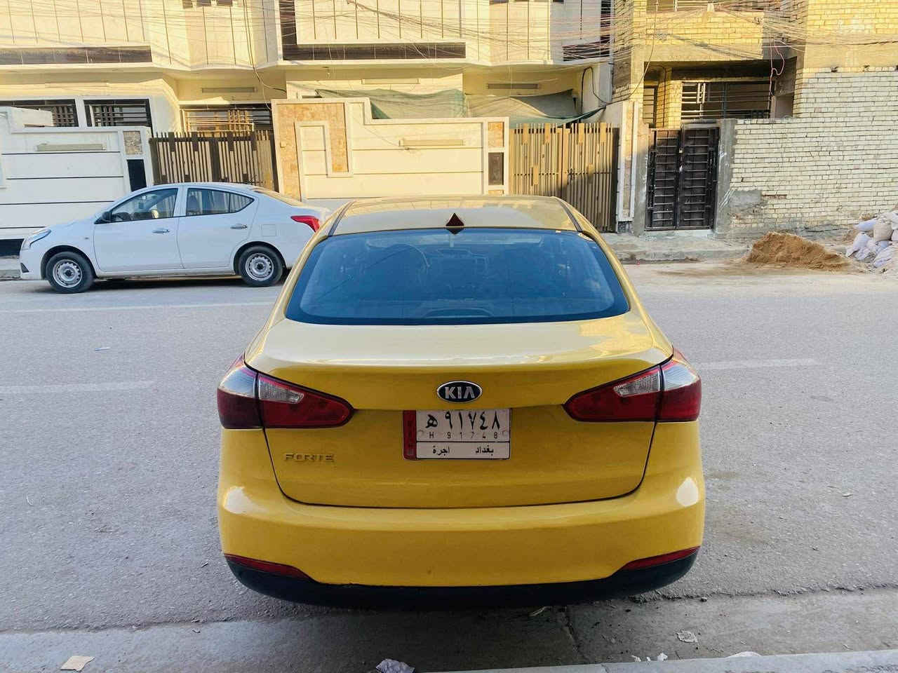 السلام عليكم كيا فورتي موديل 2015 حادثها قبق صندوق بدون دواخل لغد شاصي مكفول بجم كبس السياره جديده و جاهزه مكان السياره بغداد رقم الهاتف ***********

