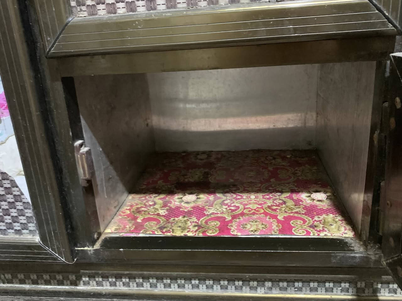 السلام عليكم
كاونتر : للبيع نظيف و مشتريه جديد بس بي اضرار خفيفه سعر 120 و بي مجال 
السنك: نظيف و مشتريته جديد بس أضرار بسيطه سعره 90  
للاستفسار خاص


**إذا كنت صاحب هذا الإعلان وتريد حذفه لأي سبب، رجاءا أرسل رسالة إلى الدعم الفني**