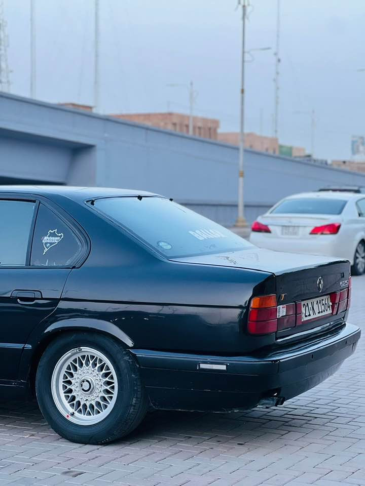 للبيع 
 بي ام موديل 1994 بلادي 
حجم 525 كبس  اوتماتيك
 لون اسود  رقم سليمانية دولي سنوية  لغاية 2027شرط التحويل 
بجم عريض 
فول فول مواصفات عدى السلايت  
كشنات جلد داخل غرفته اسود  بلادي لوك وكهربائي اربع جامات كهربائي اوتو سستم  سماعات
 ويل خليه بلاد 
تبريد شغال
 لايت حلقة ومنظومة زينون 
 دبل ايرباك و دبل جكمجة 
صدر امامي وخلفي جديد
و٤ تايرات لوك 
 مصبوغة جمالية فقط بدون اي ضربة ولا دواخل
سيارة  جديدة 
 مكان السيارة تكريت  خابرني وتدلل 
***********
