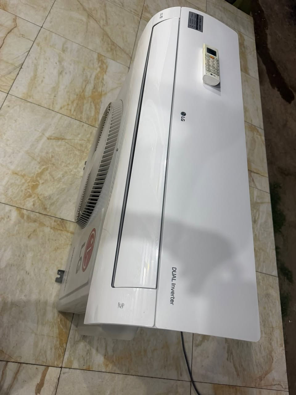 ‏سلام عليكم
‏سبلت￼الجي 2 طن انفيرتر تحكم امبيريه
نضيف جدا غازه￼ كامل يشتغل مولد وطنيه
العنوان-رمادي شارع الجرايشي
موبايل- ***********
