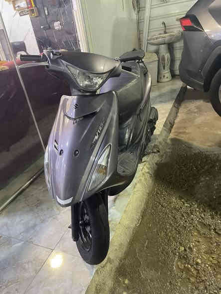 دراجة ادرس حديث ياباني. 
الدراجه ع وضع الشركة كفر كلة اصلي 
تايرات كشن قاعدة سيباية لايت زنون 
الدراجة ماعوزها برغي ذب عليها 

للاستفسار : 
{***********}
