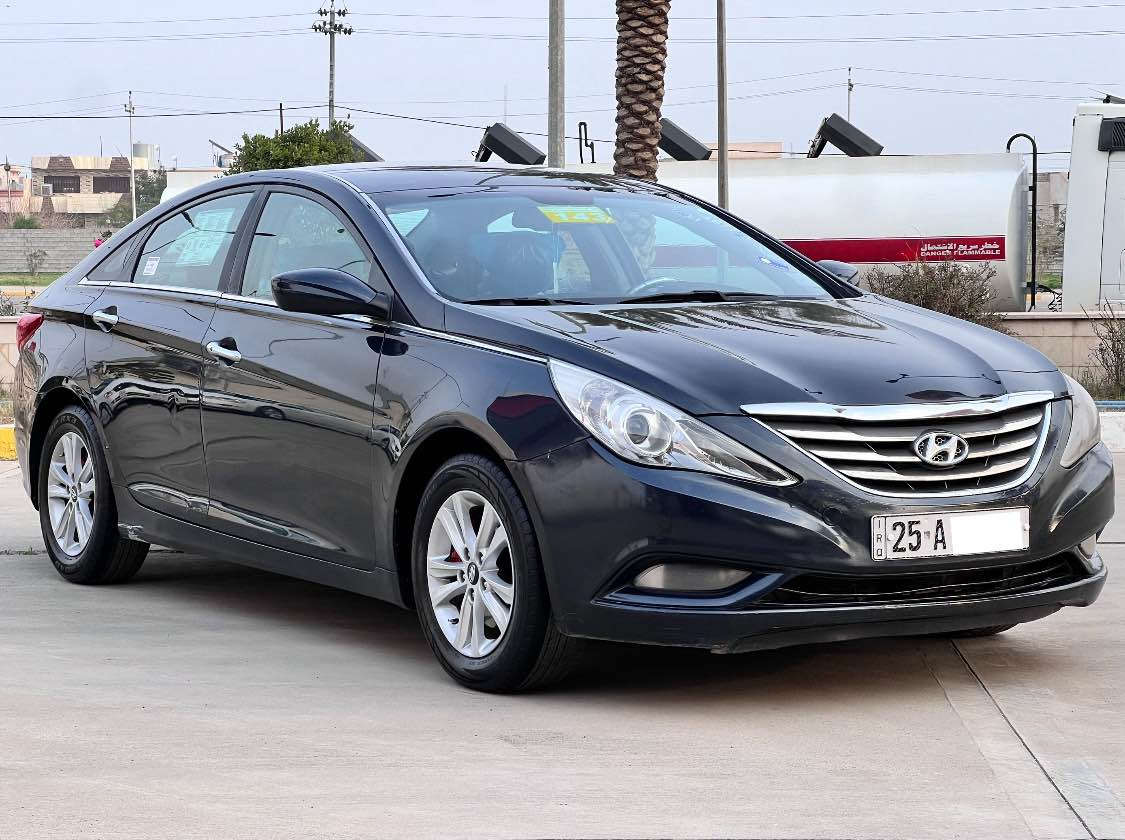 Hyundai Sonata 
موديل 2012 لون نيلي وارد امريكي 
هزه جديد رقم كركوك دولي جديد لل 2030 مشروع وطني 
للبيع فقط بدون مراوس بدون اقصاط 
گير محرك شرط لأ صرف ولا بخار 
حجم محرك 4 سلندر (2400) نظام واحد
مواصفات تحكم ستيرن طرفين نظام Eco تقليل صرف الوقود نظام Abs شفتات ستيرن وباقي مواصفات معروفه 
صدر امامي خلفي جديد كهربائيات كل شغال تبريد شغال 
صبغ (3 قطع ) بدون دواخل شرط 
سعر...(94$) وبي مجال بصيط
رقم هاتف:-(***********)
رقم هاتف:-(***********)
مكان سياره كركوك📍 كركوك, العراق
