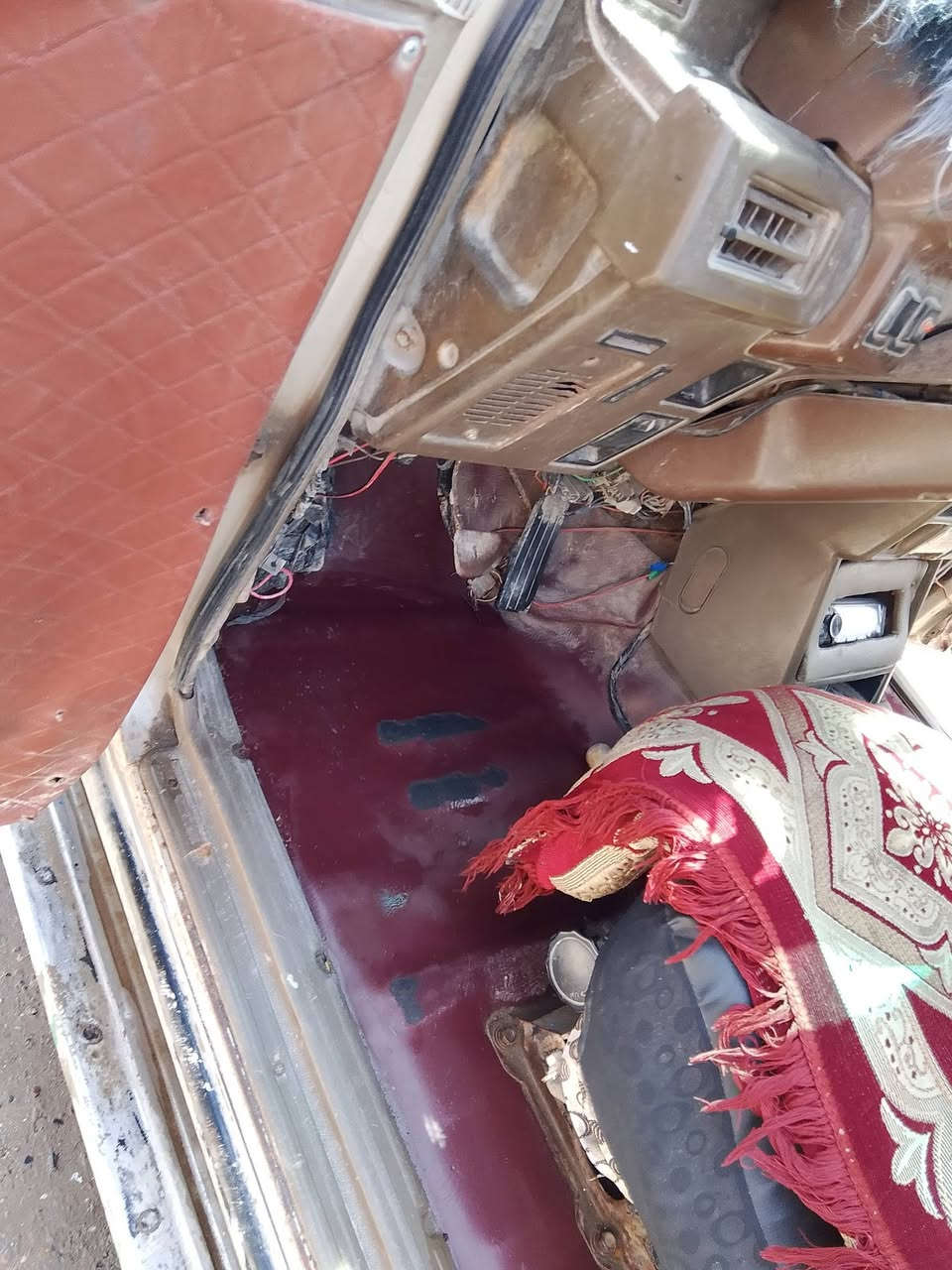 السلام عليكم باجيرو لبيع موديل 96 كير ومكينه ونجي 6 بيهة تنقيص رقم انكليزي بسمي سعر 35 بي مجال رقم الهاتف ***********
