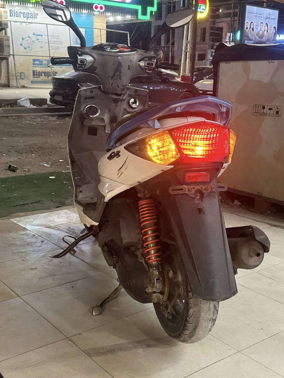 السلام عليكم
دراجه سكنز فحل 
كفاله بوشه وبستم 58
شلعه ومعدل تآكل الكاع 
دراجه كامله ما بيها نقص وخير من الله 
السعر 850 وبيها مجال للطيبين 
العنوان المنصور 
رقم الهاتف ***********
